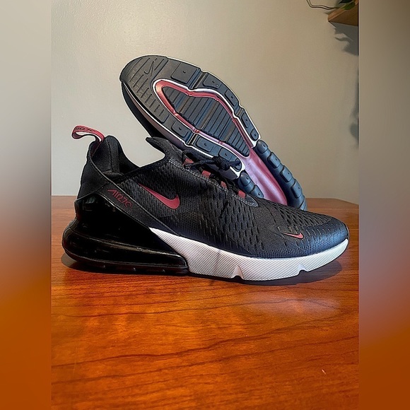 Nike Air Max 270 Anthracite Black Team Red White DZ4402-001 Men’s size 11.5